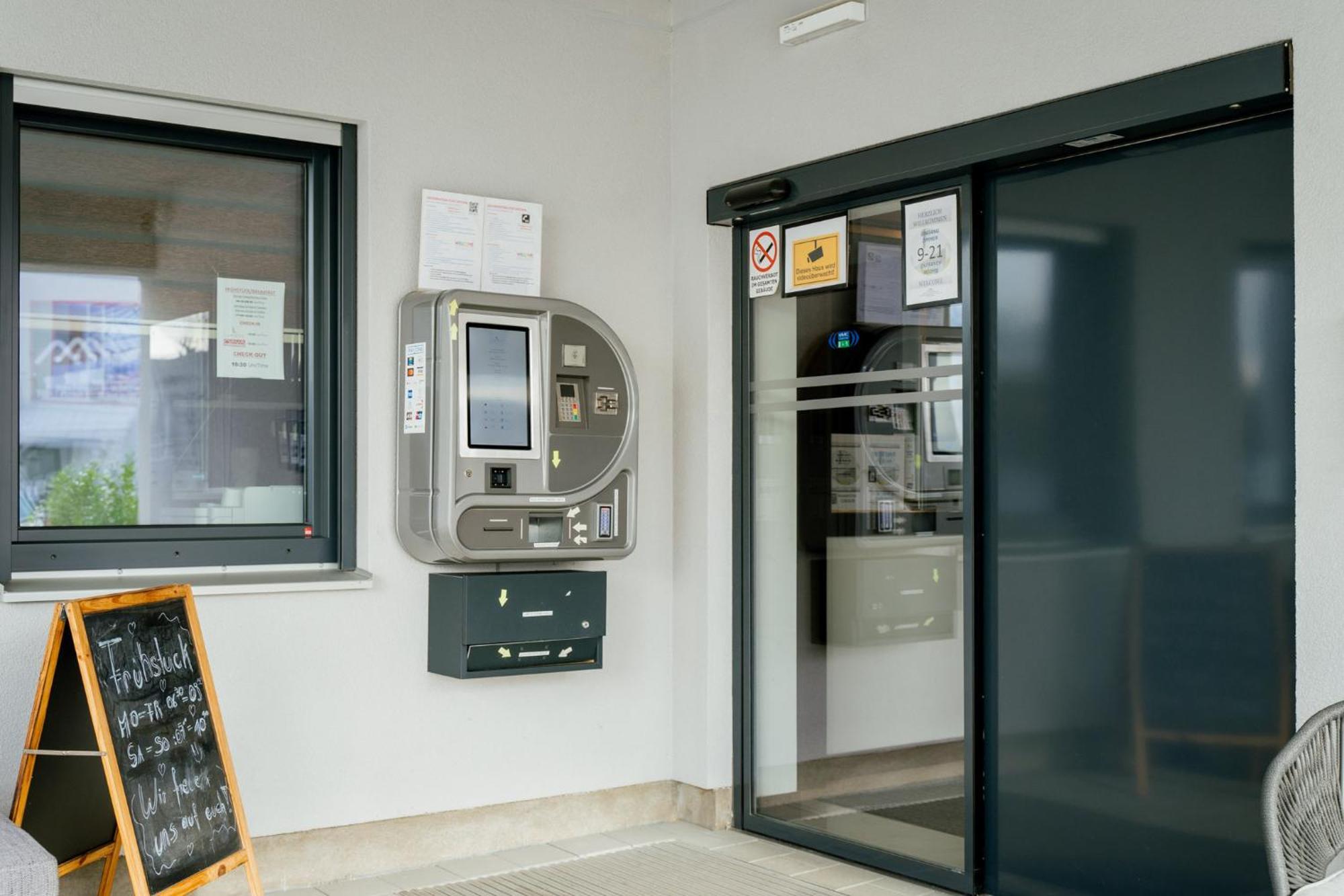 Nava Motel Self Check-In *