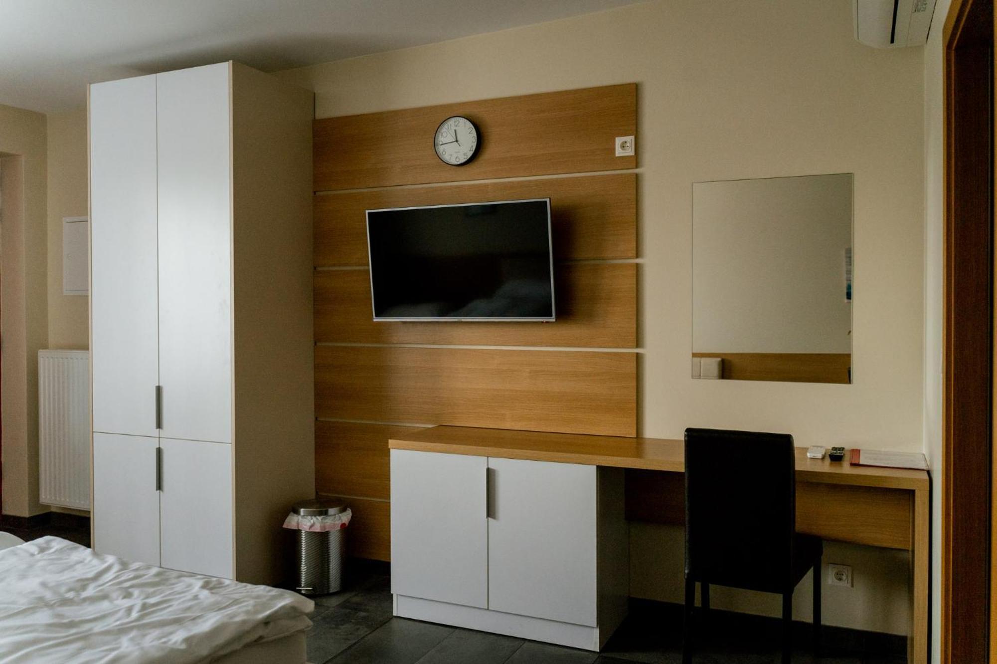 Nava Motel Self Check-In