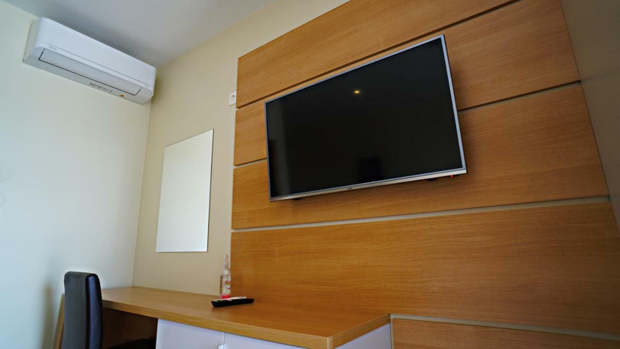 Nava Motel Self Check-In *