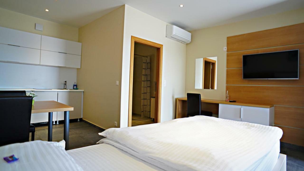 Nava Motel Self Check-In *